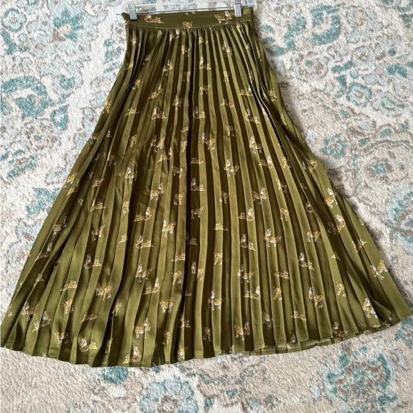Zara satin pleated olive green tiger midi skirt very light and flowy size XS - Picture 2 of 8